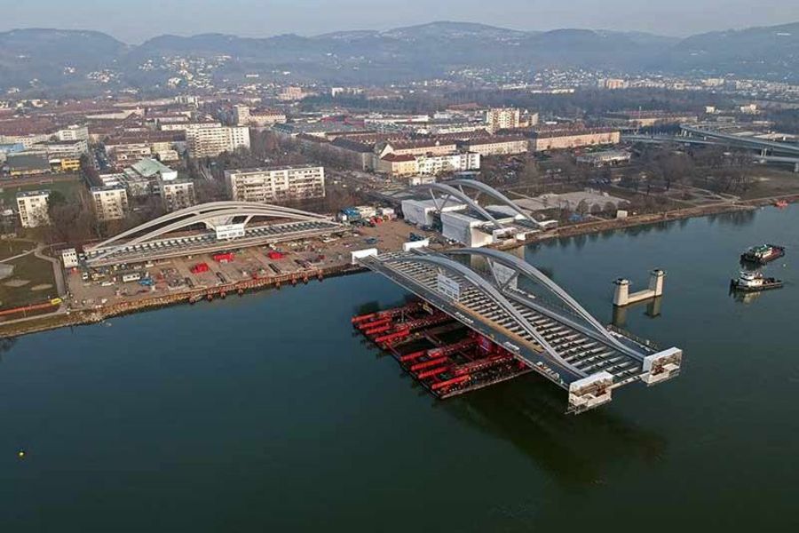 MCE Donaubrücke bei Linz MCE Donaubrücke bei Linz
