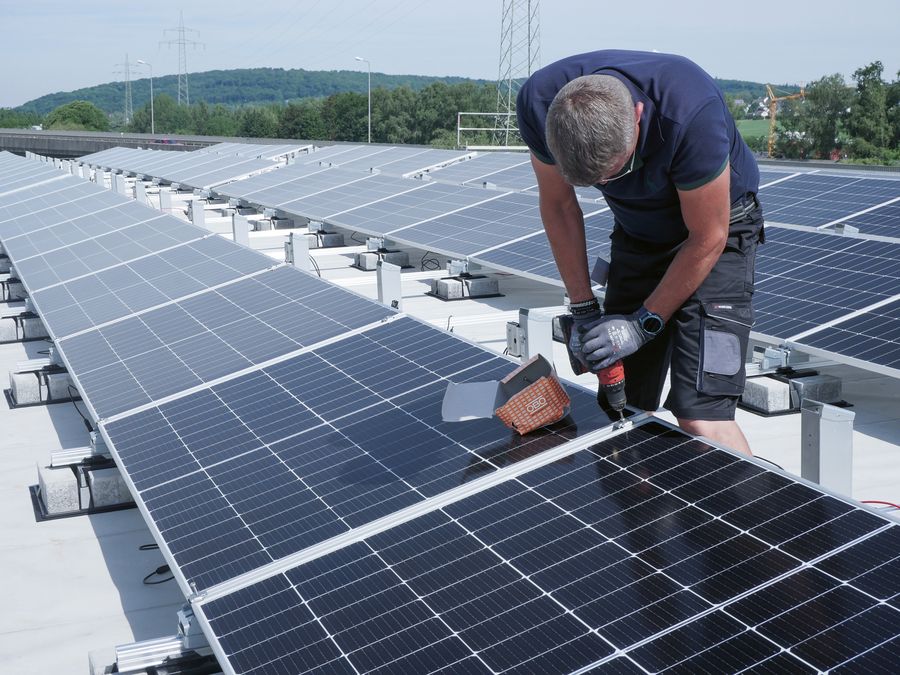 „Wir gestalten die Elektro-Infrastruktur der Zukunft“ „Wir gestalten die Elektro-Infrastruktur der Zukunft“