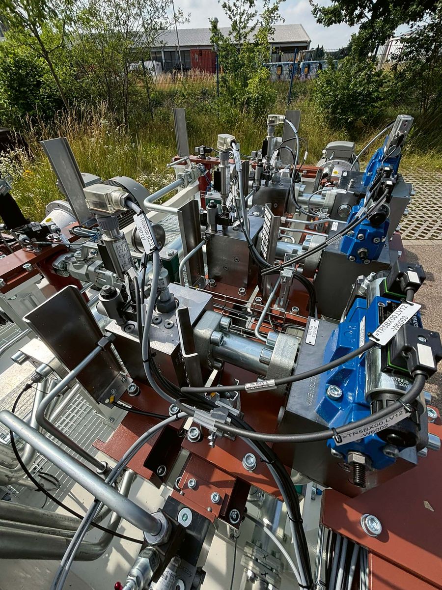 Hydraulik nach Maß: Eine für einen Kunden individuell angefertigte Hydraulikanlage Hydraulik nach Maß: Eine für einen Kunden individuell angefertigte Hydraulikanlage