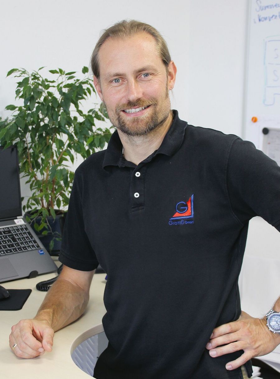 Steven Herpichböhm, CTO der Gramß GmbH Kunststoffverarbeitung Steven Herpichböhm, CTO der Gramß GmbH Kunststoffverarbeitung