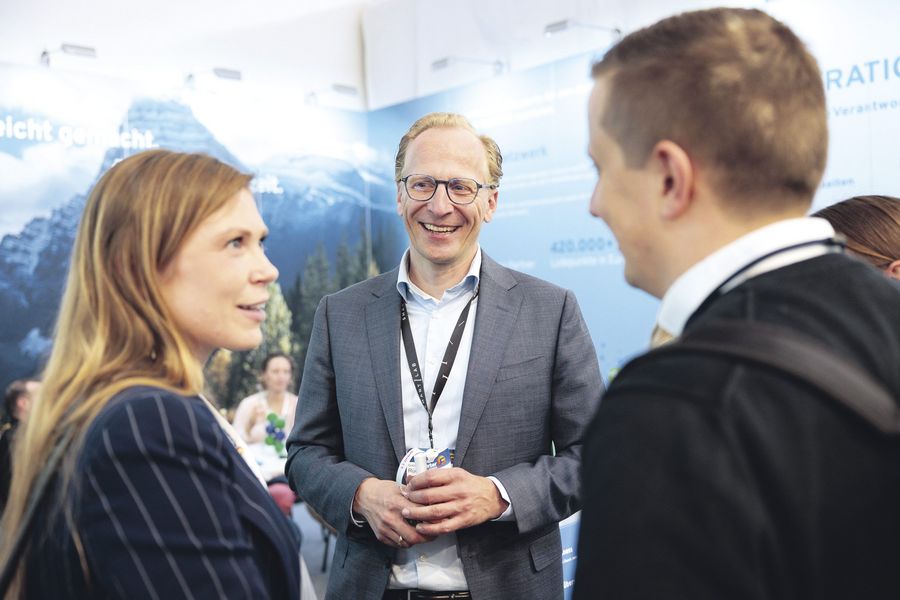 Am smartlab-Messestand auf der Messe Power2Drive 2025 in München kommt man miteinander ins Gespräch Am smartlab-Messestand auf der Messe Power2Drive 2025 in München kommt man miteinander ins Gespräch