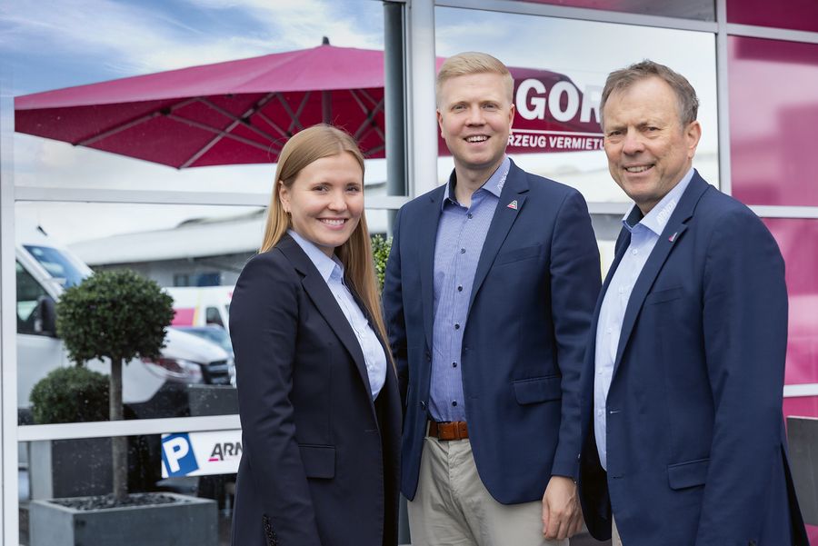 Zwei Generationen der Familie Arndt: Katharina und Moritz Arndt mit ihrem Vater Matthias Arndt, der das Unternehmen heute in 2. Generation führt Zwei Generationen der Familie Arndt: Katharina und Moritz Arndt mit ihrem Vater Matthias Arndt, der das Unternehmen heute in 2. Generation führt