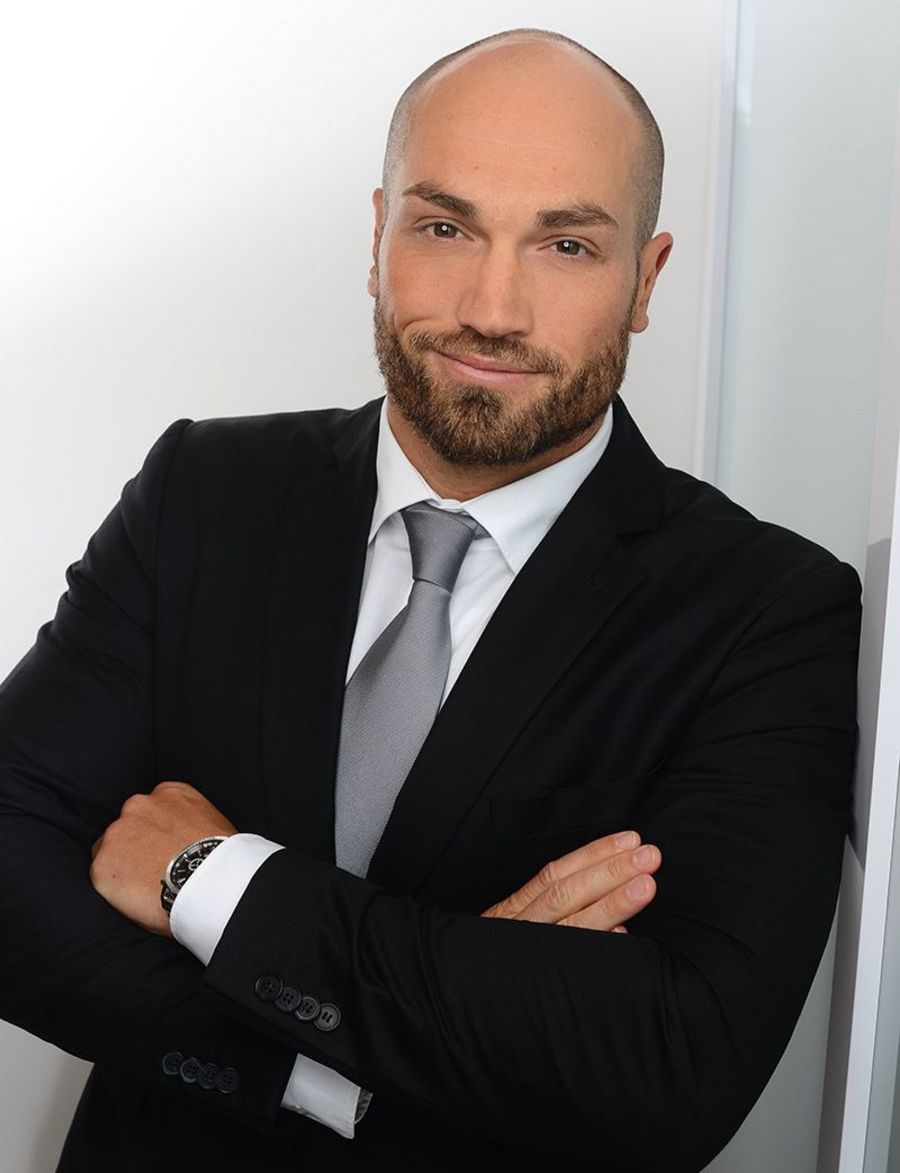 Patrick Meixner, Geschäftsführer der Steigerwald Strahltechnik GmbH Patrick Meixner, Geschäftsführer der Steigerwald Strahltechnik GmbH