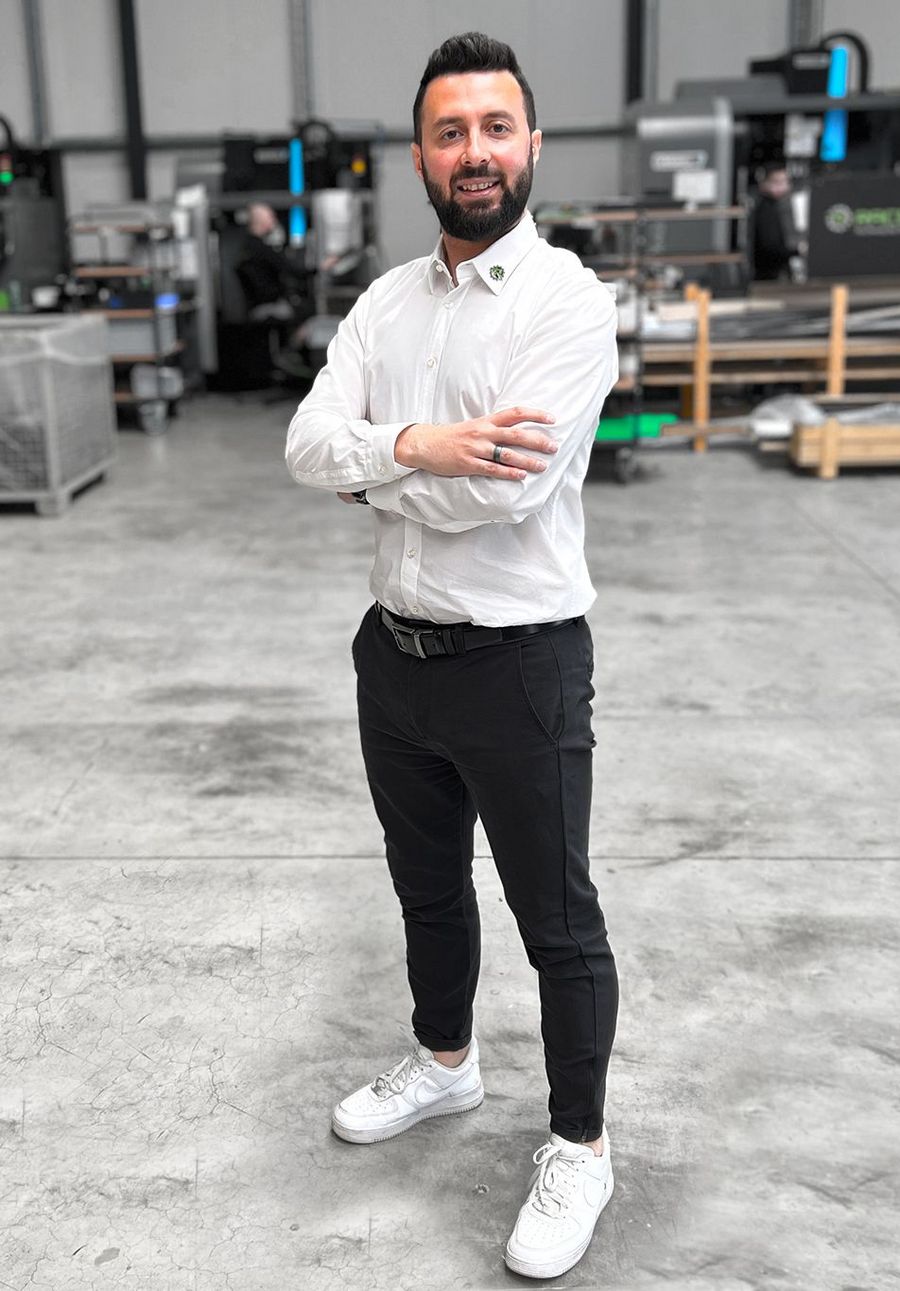 Süleyman Ceyran, Geschäftsführer der RACEPLAST GmbH Süleyman Ceyran, Geschäftsführer der RACEPLAST GmbH