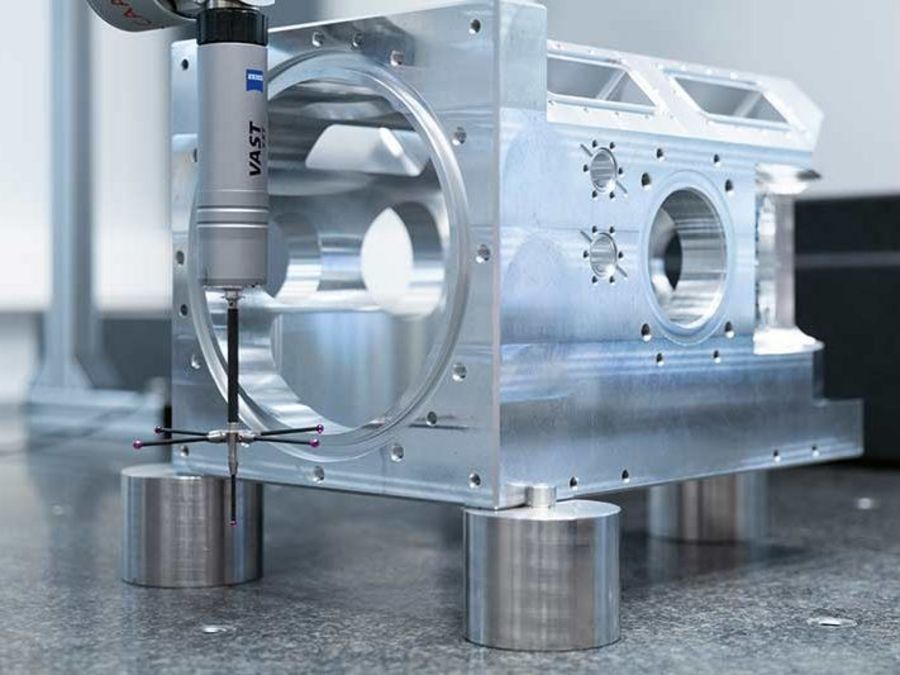 Hochpräzise Vermessung von Aluminiumkomponenten auf den μm genau Hochpräzise Vermessung von Aluminiumkomponenten auf den μm genau