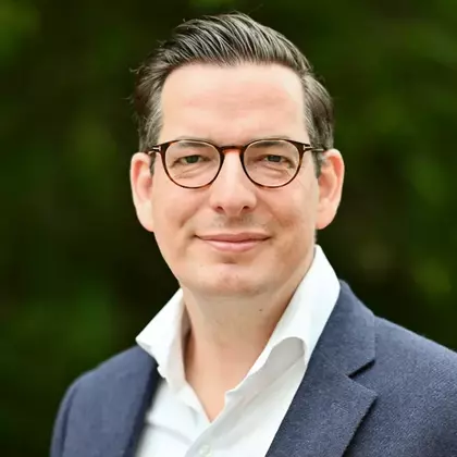 Dr. Dominik Benner