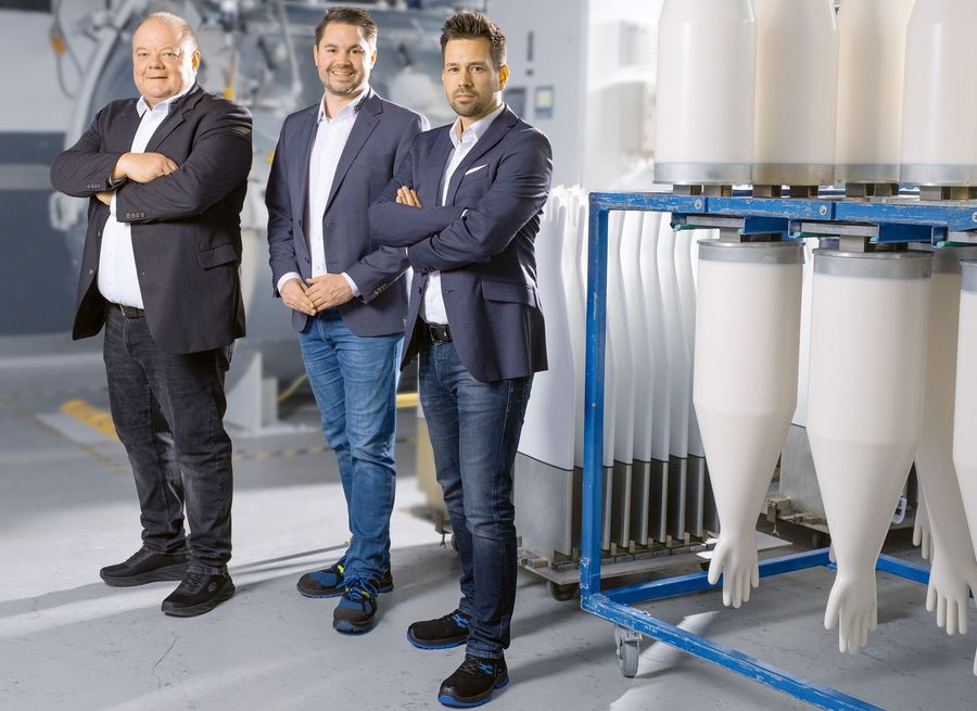 Jung Gummitechnik GmbH Das Führungsteam: Dr. Michael Bungert, Jan Schultealbert und Sebastian Heumüller (von links)