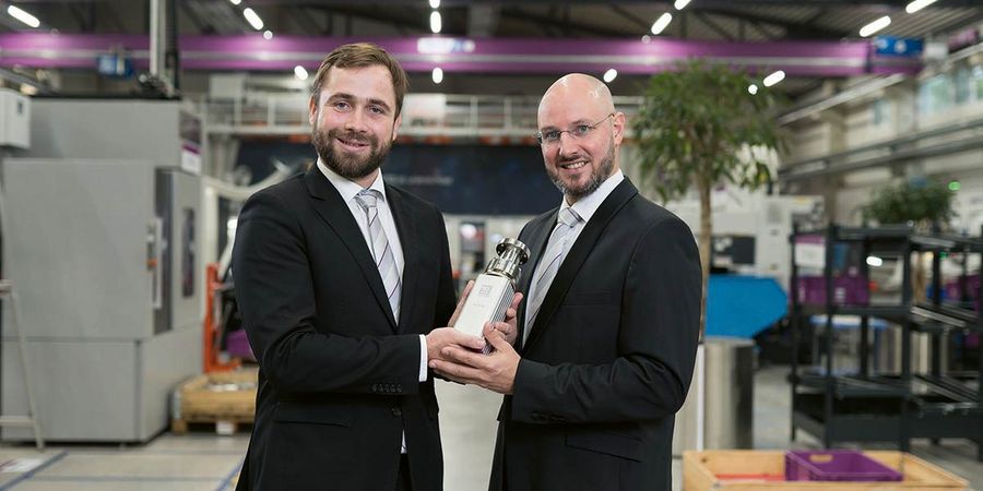 „Die selbstlernende Fabrik aufbauen“ „Die selbstlernende Fabrik aufbauen“