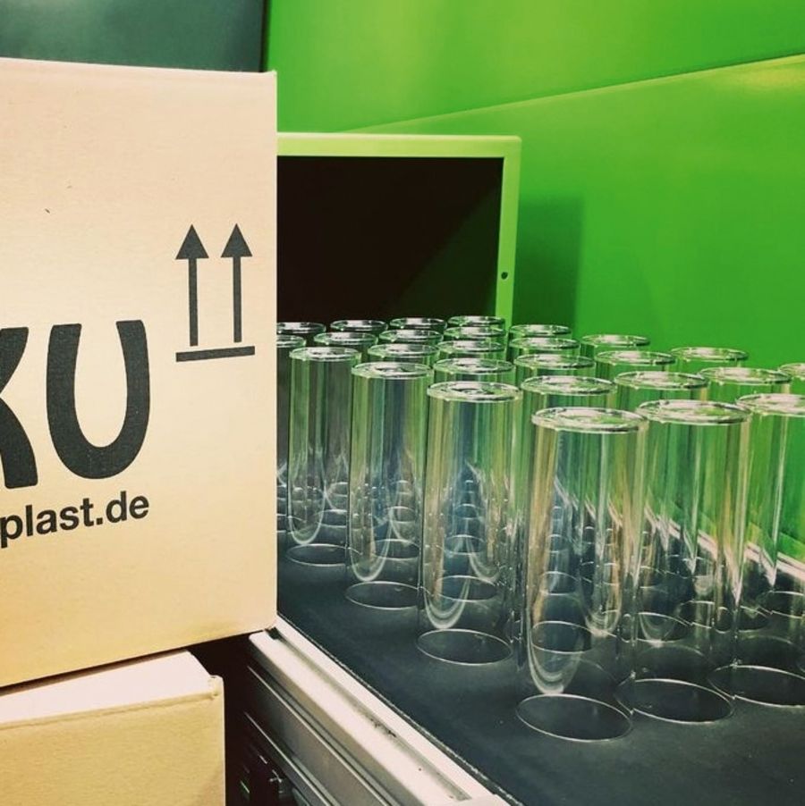 Herstellung von PC-Gläsern im modernen Spritzgussverfahren Herstellung von PC-Gläsern im modernen Spritzgussverfahren