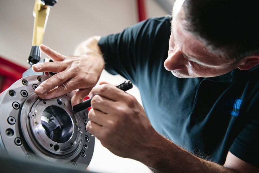 GSN Maschinen-Anlagen-Service GmbH Untersuchung einer Hauptspindel GSN Maschinen-Anlagen-Service GmbH Untersuchung einer Hauptspindel
