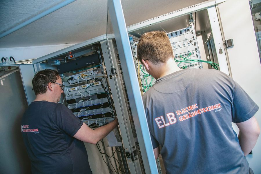 Electric ELB Gebäudetechnik GmbH Innenleben Electric ELB Gebäudetechnik GmbH Innenleben