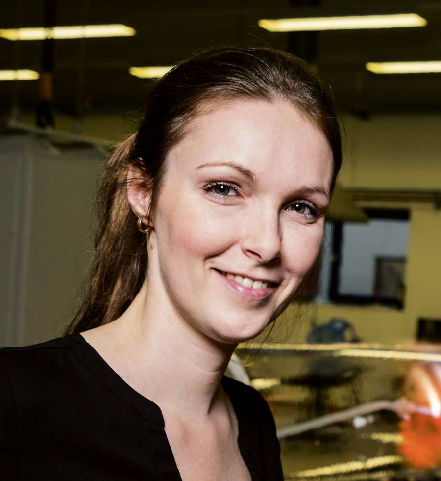 Ann-Dorothée Büsche Geschäftsführerin der semiQuarz GmbH Ann-Dorothée Büsche Geschäftsführerin der semiQuarz GmbH