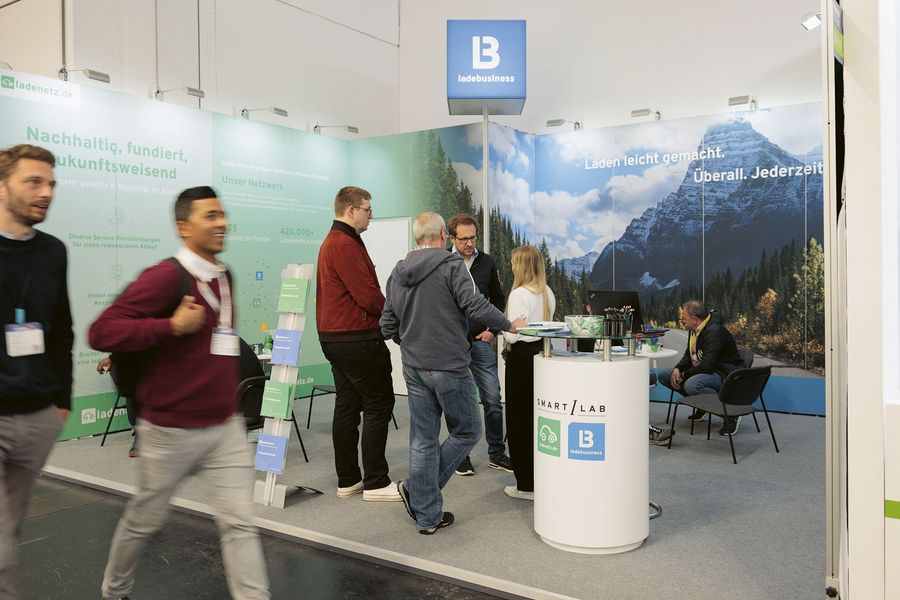 Der smartlab-Messestand auf der Power2Drive 2025 – Treffpunkt für Interessierte rund um das Thema Elektromobilität Der smartlab-Messestand auf der Power2Drive 2025 – Treffpunkt für Interessierte rund um das Thema Elektromobilität