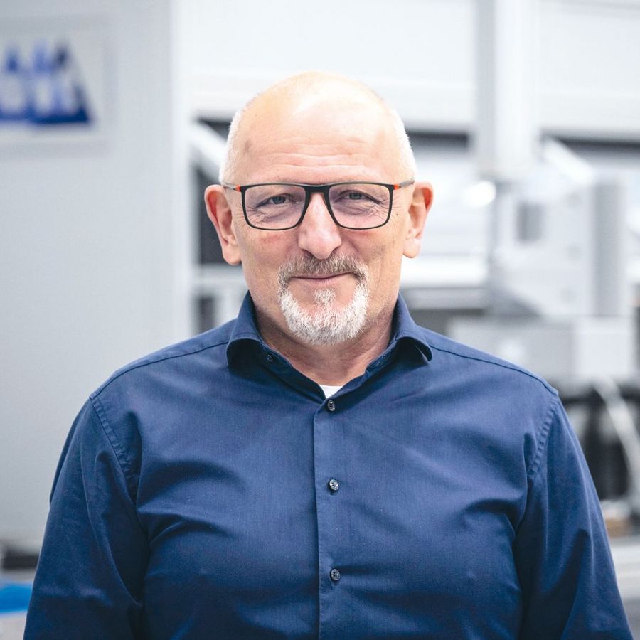 AVT Automatisierte Verpackungs-Technologie GmbH Ernst-Martin Tröscher, Firmengründer & Prokurist AVT Automatisierte Verpackungs-Technologie GmbH Ernst-Martin Tröscher, Firmengründer & Prokurist